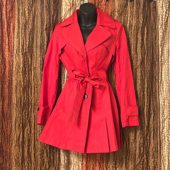 Via Spiga Jackets & Blazers - NWOT Via Spiga trench coat with hood